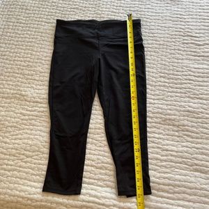 Oalka Black Yoga Capri Leggings Size Large